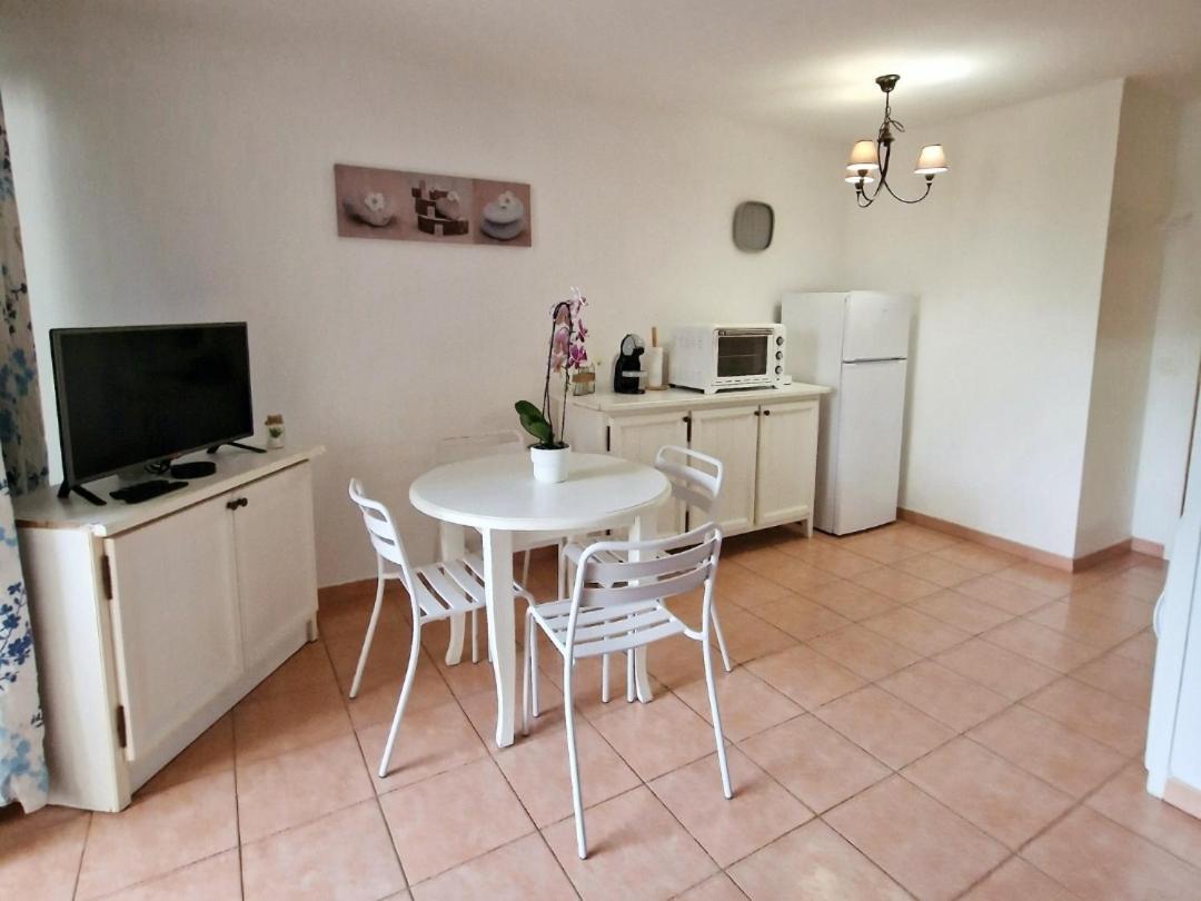 Appartement T2 - Bord De Mer - Piscine Six-Fours-les-Plages Εξωτερικό φωτογραφία